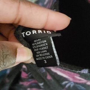 Torrid Floral Top size 3 with bow tie in back